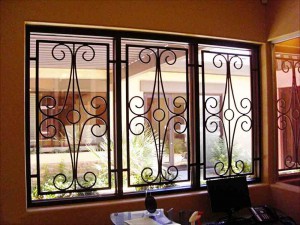защитные решетки на окна, стоимость кованных изделий, изготовление кованых изделий